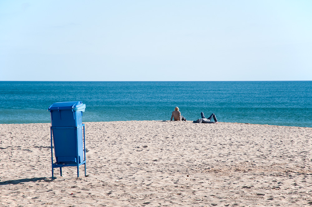 Blaue Tonne im Urlaub