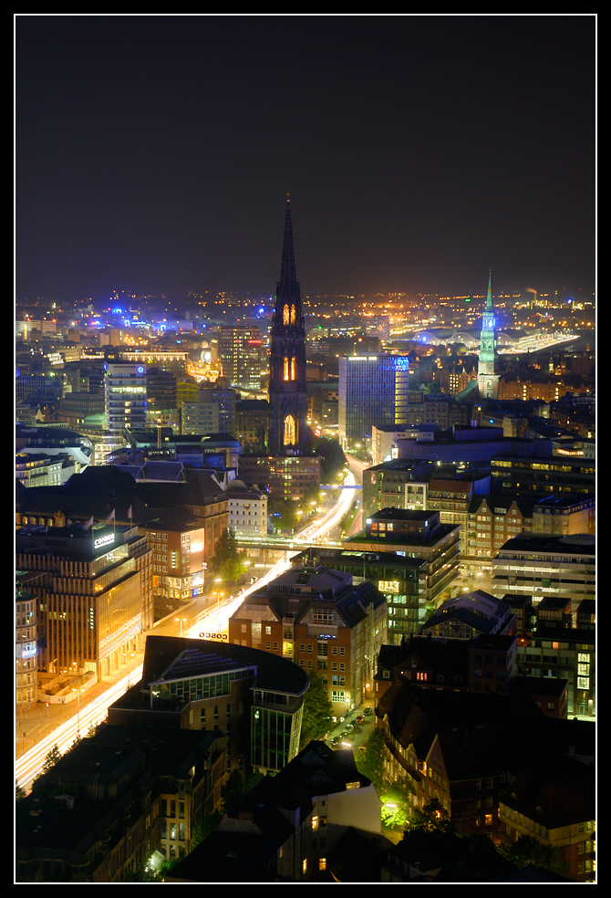 Blaue Tore über Hamburg