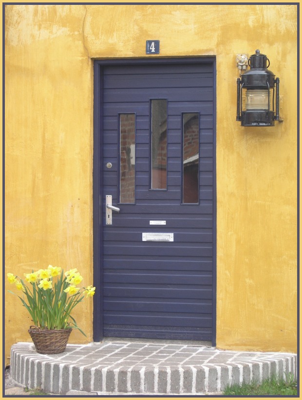 Blaue Tür Nummer Vier