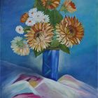 Blaue Vase mit Sonnenblumen