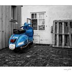 Blaue Vespa