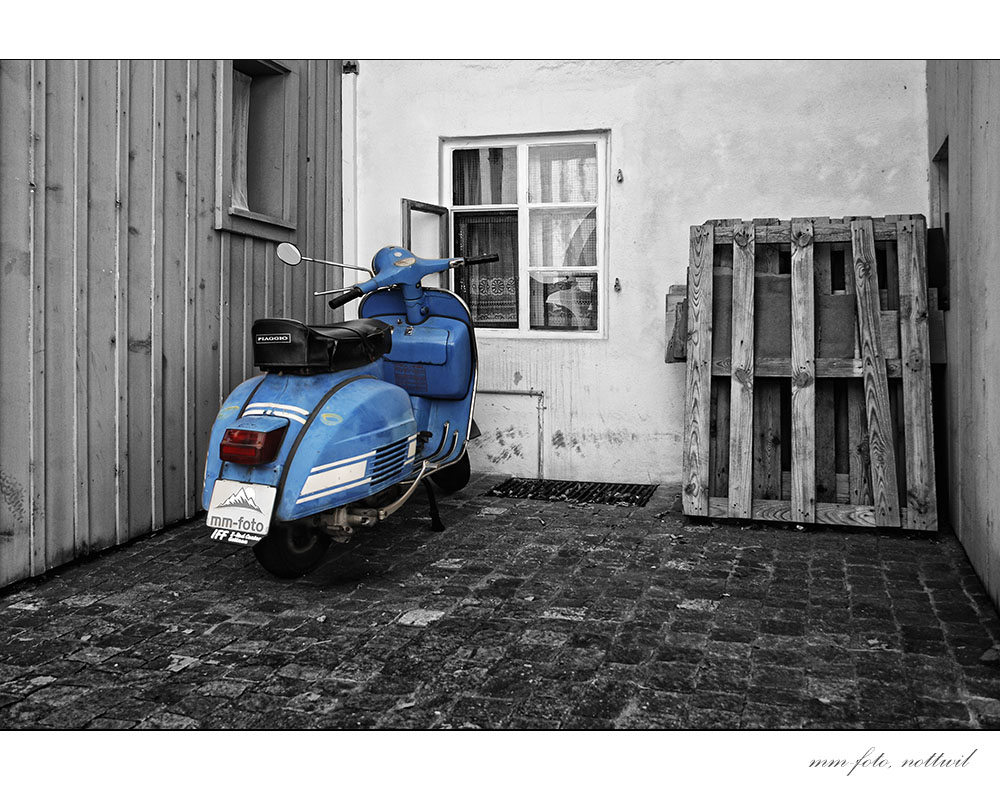 Blaue Vespa