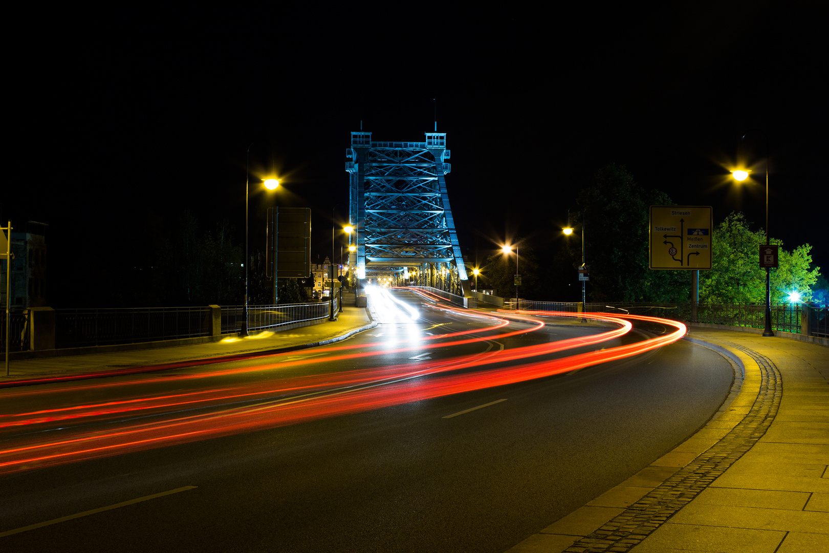 Blaue Wunder bei Nacht2