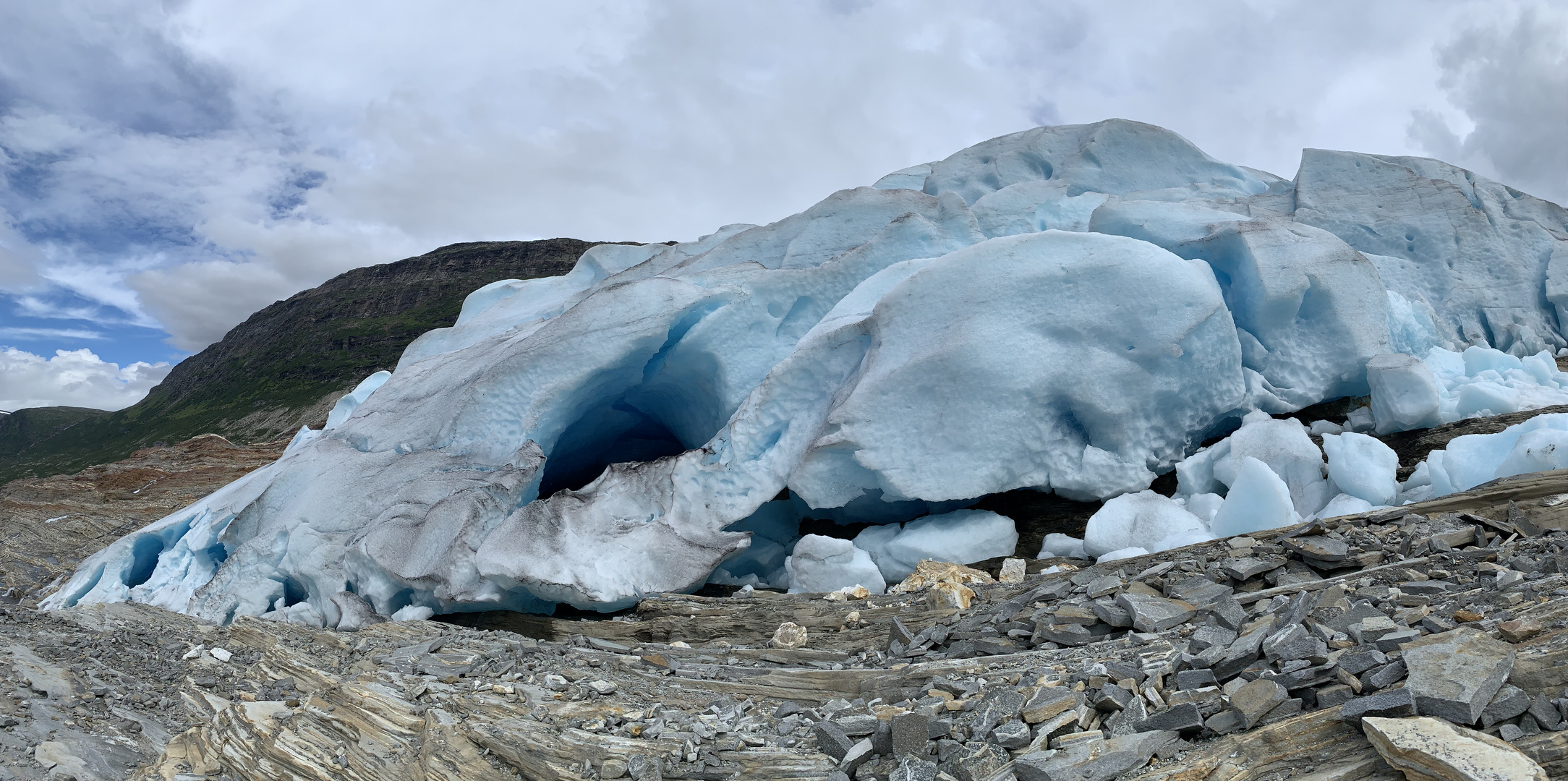 Blaueis am Svartisen-Gletscher