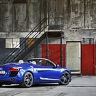 Blauer Audi-R8 