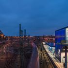 Blauer Bahnhof zur blauen Stunde