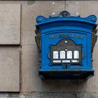 blauer Briefkasten gesehen in Potsdam