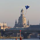 Blauer Drache vor Frauenkirche Dresden