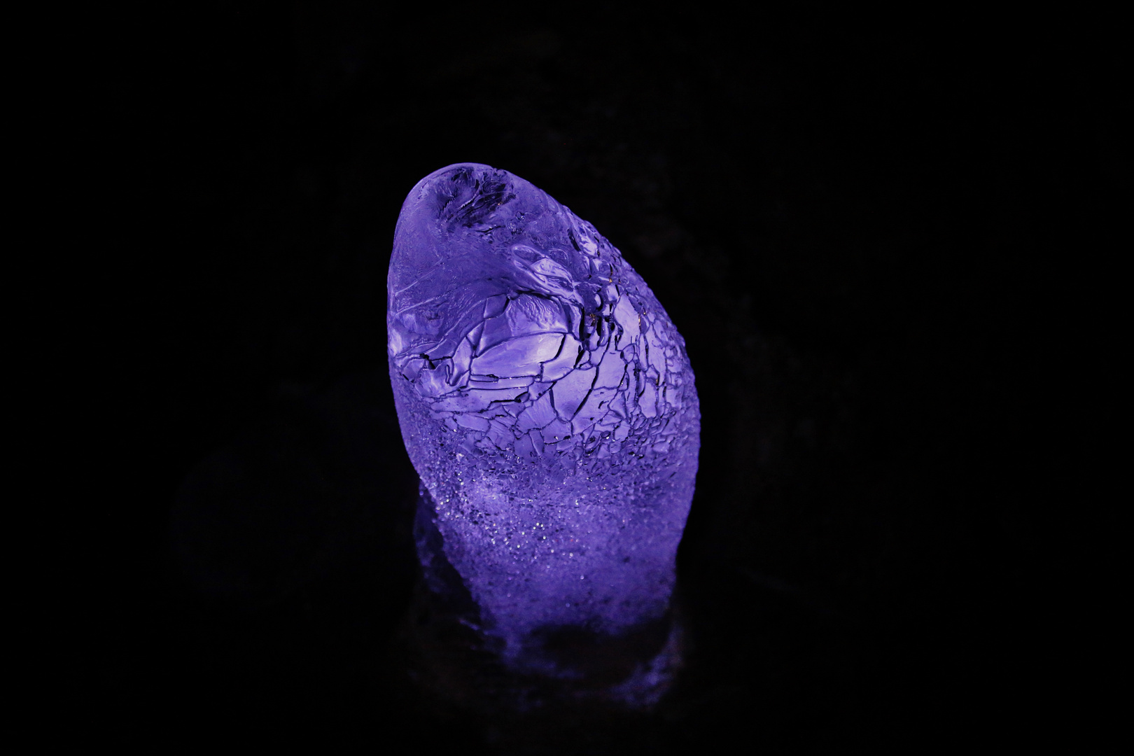 Blauer Eis- Stalagmit