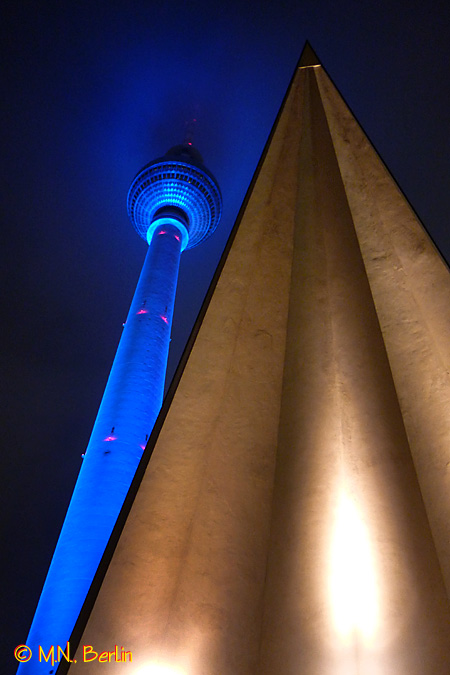 Blauer Fernsehturm in Berlin