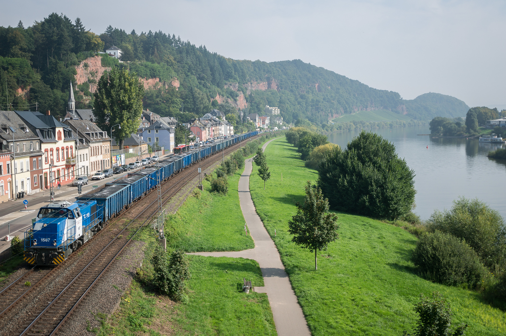 Blauer Güterzug