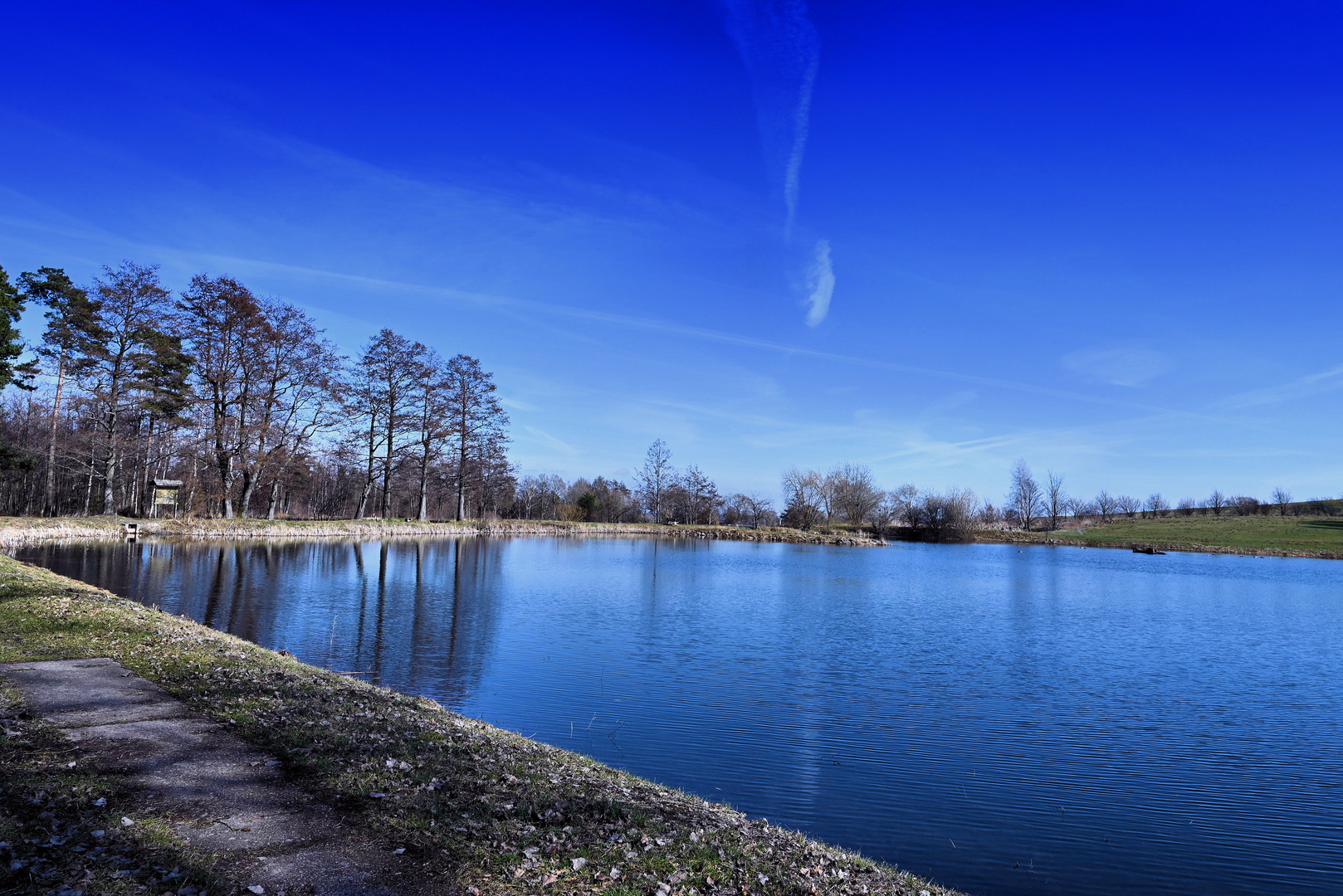 Blauer Himmel - blaues Wasser