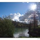 blauer Himmel, dunkle Wolken