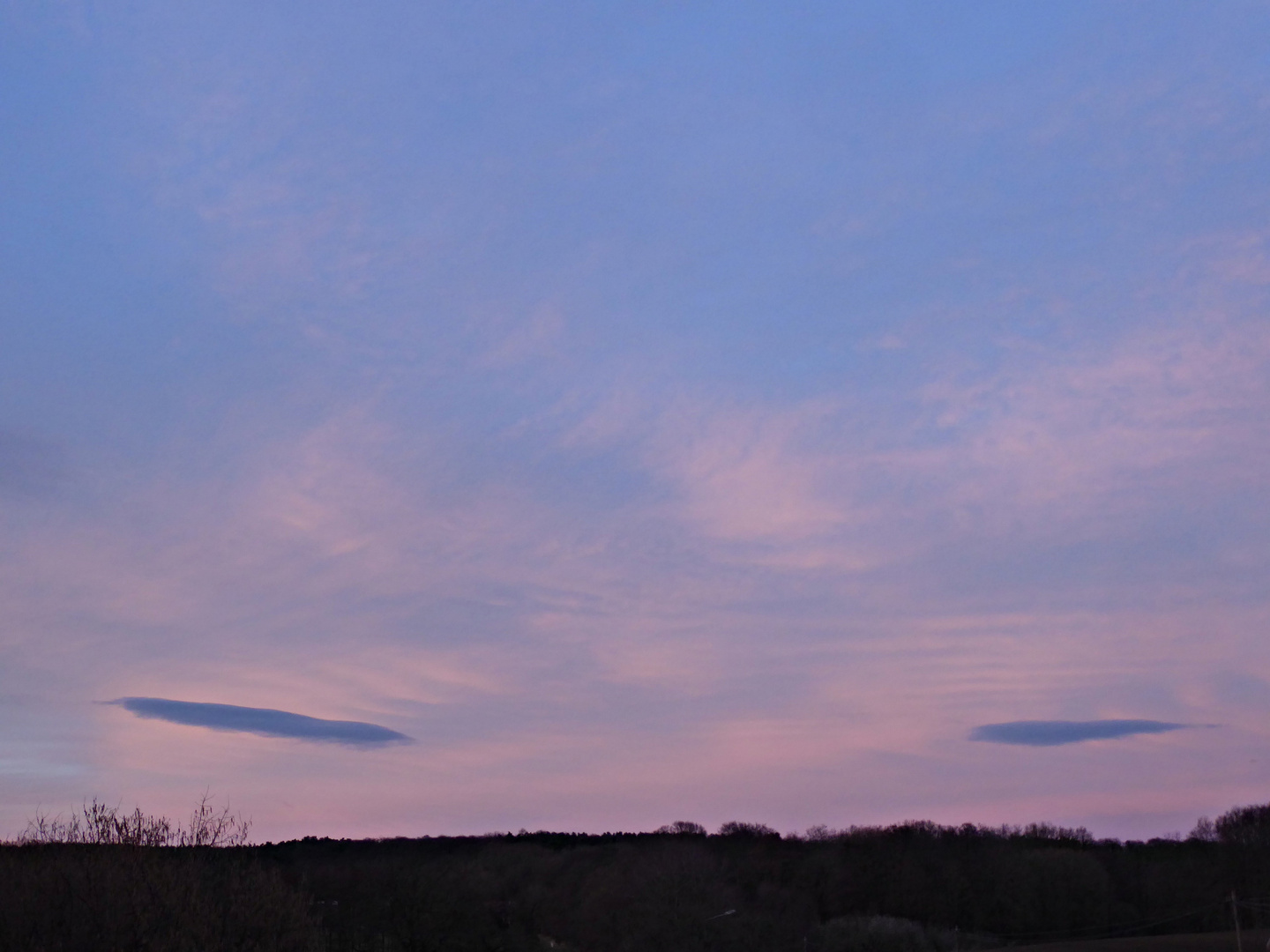 blauer Himmel mit Schlitzaugen ;-)