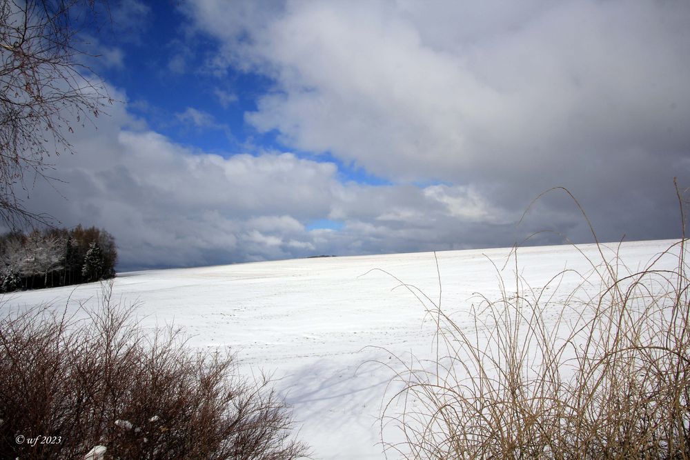 Blauer Himmel oder Schnee