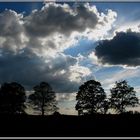 Blauer Himmel ohne Wolken ist wie Cappucino ohne Sahnehäubchen