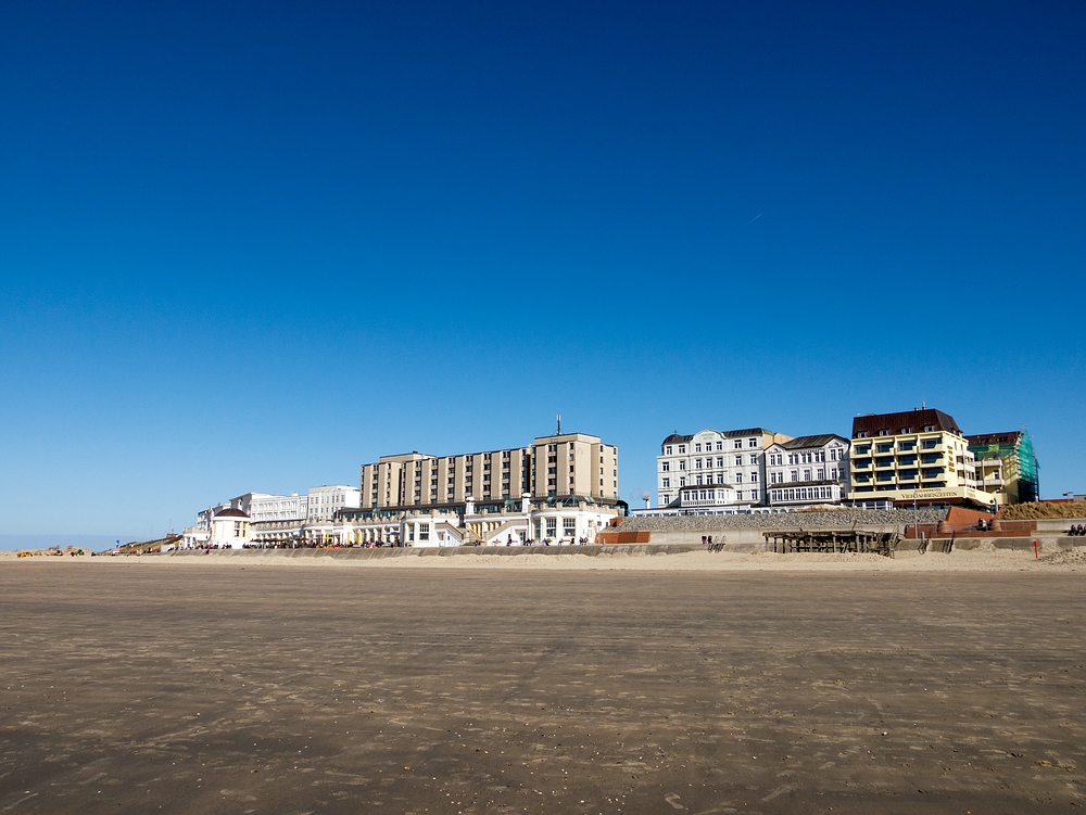 Blauer Himmel über Borkum