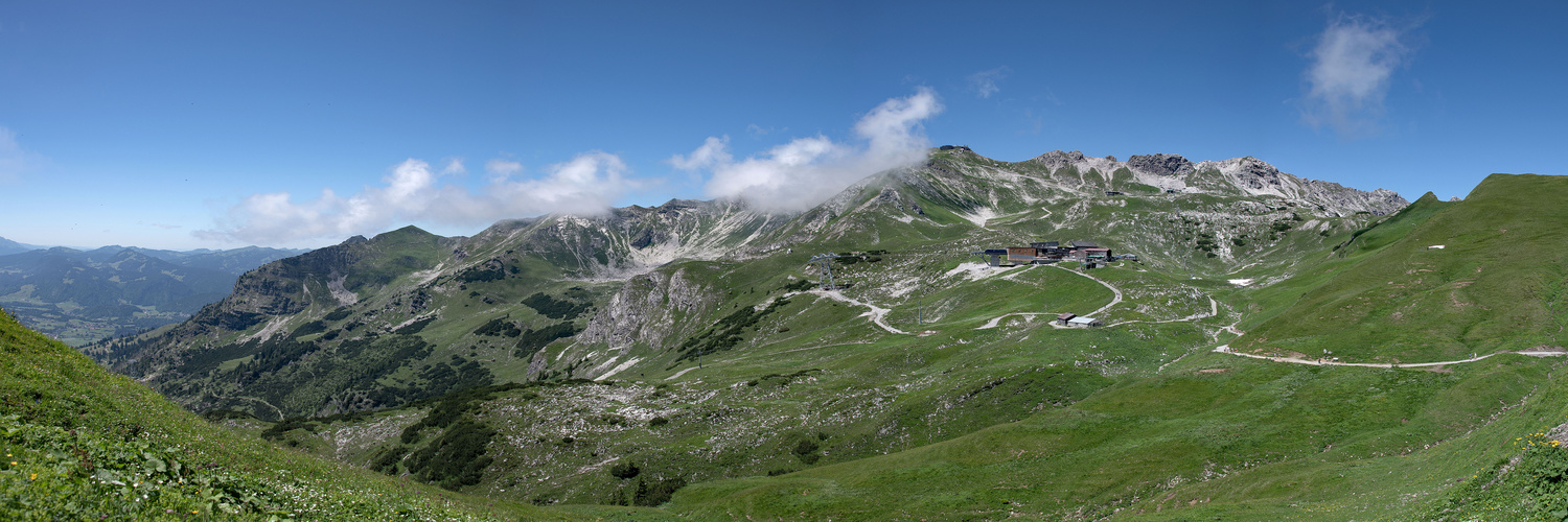 Blauer Himmel über dem Nebelhorn