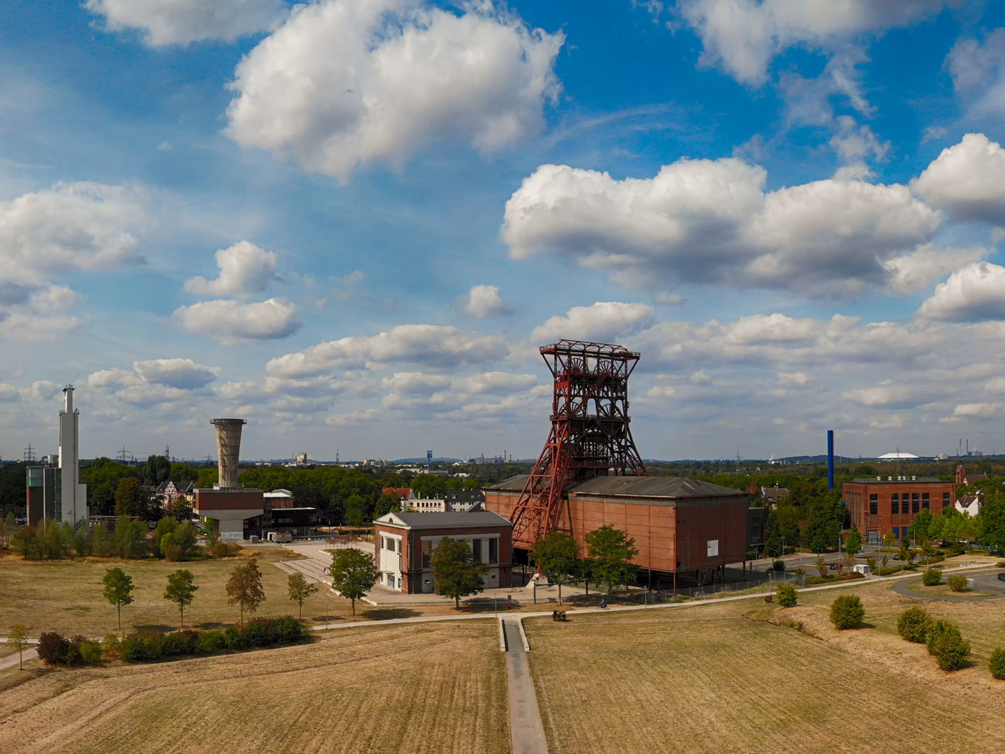 Blauer Himmel über dem Ruhrgebiet 