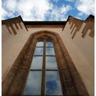 blauer Himmel über der kath.Kirche?