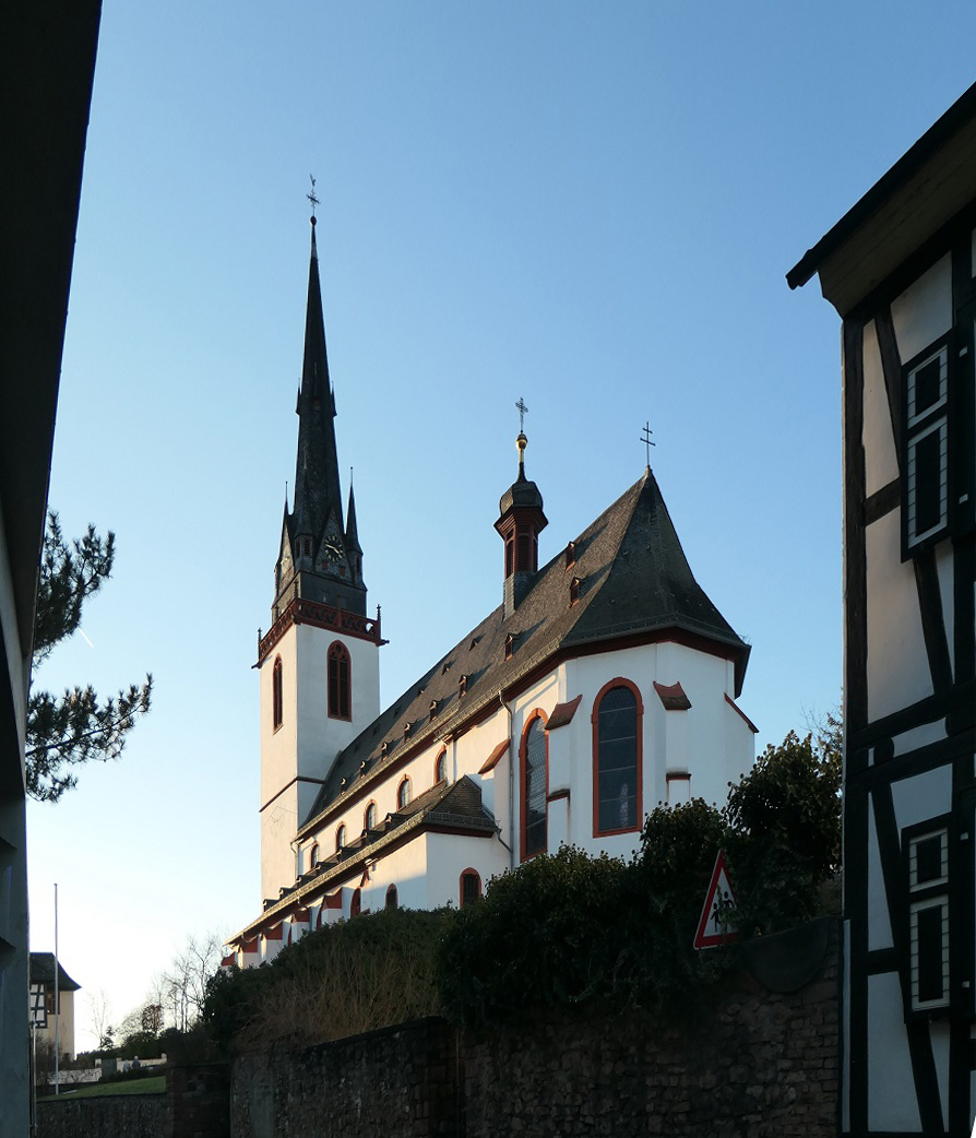 Blauer Himmel über der Kirche St. Markus