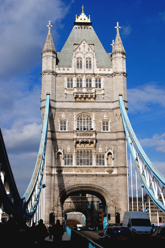 Blauer Himmel über der Towerbridge