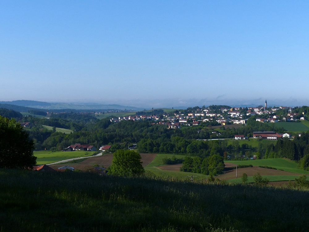 Blauer Himmel über Hauzenberg