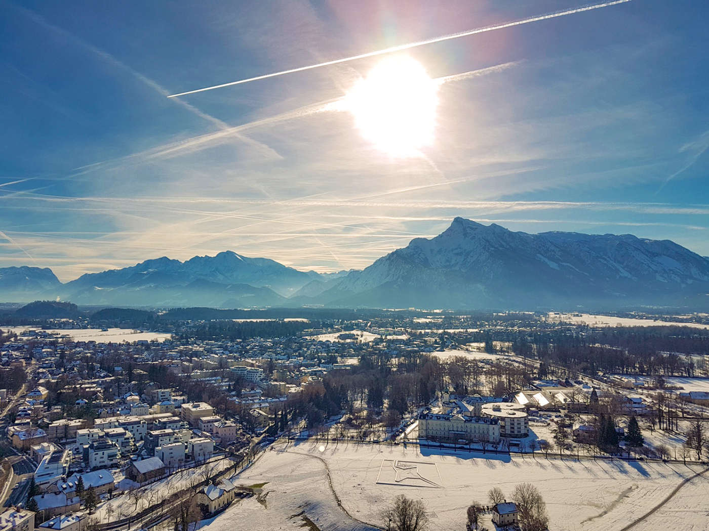 Blauer Himmel über "sagenhaften" Bergen