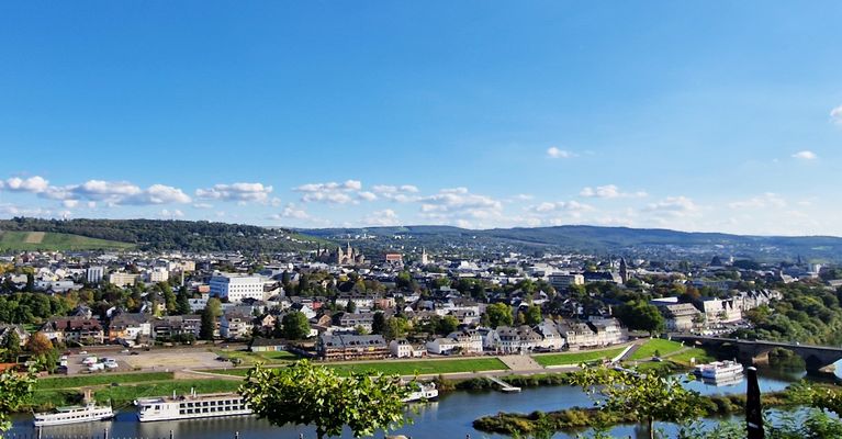 blauer Himmel über Trier