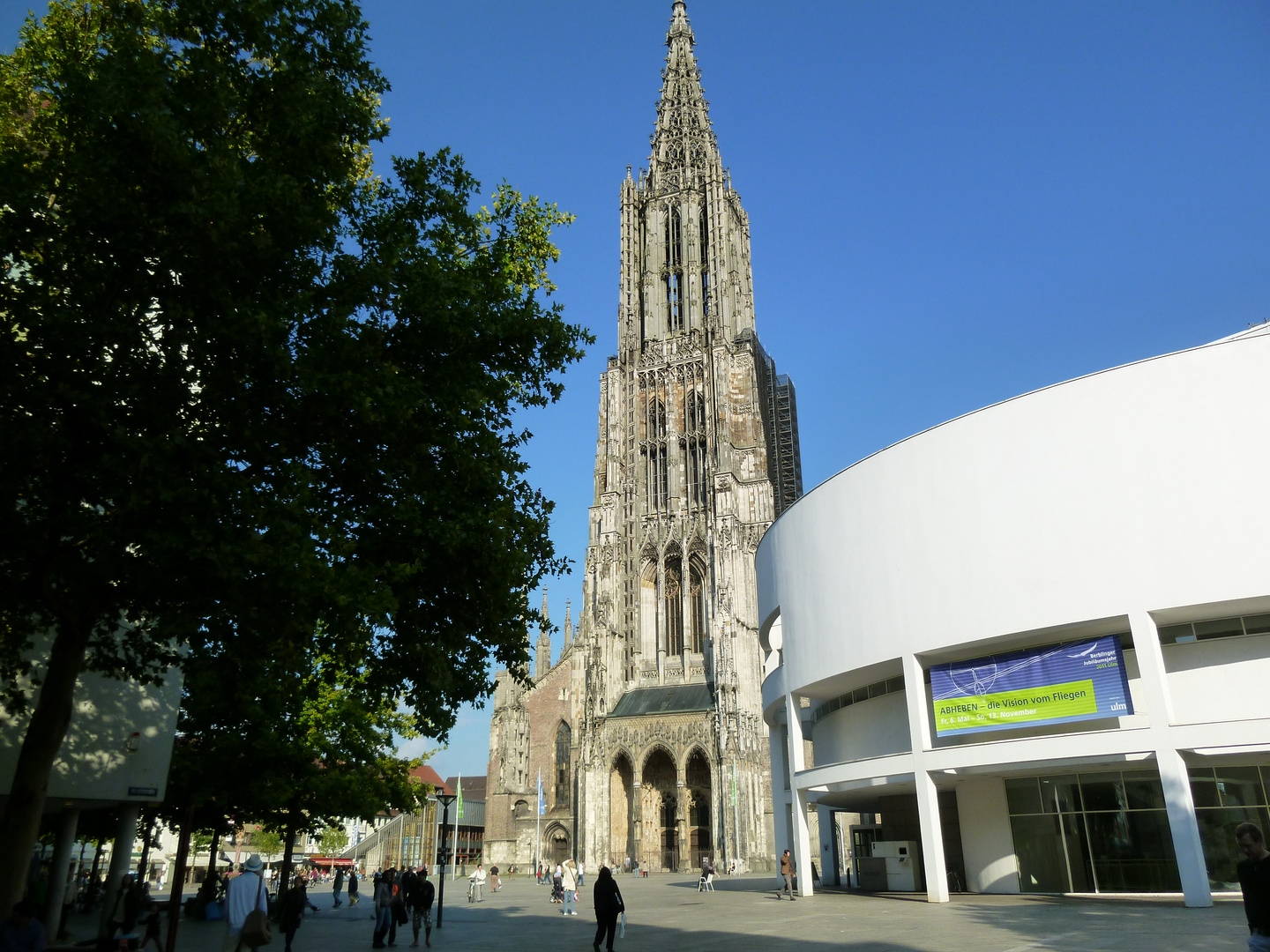 Blauer Himmel über Ulm