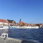 Blauer Himmel über Waren