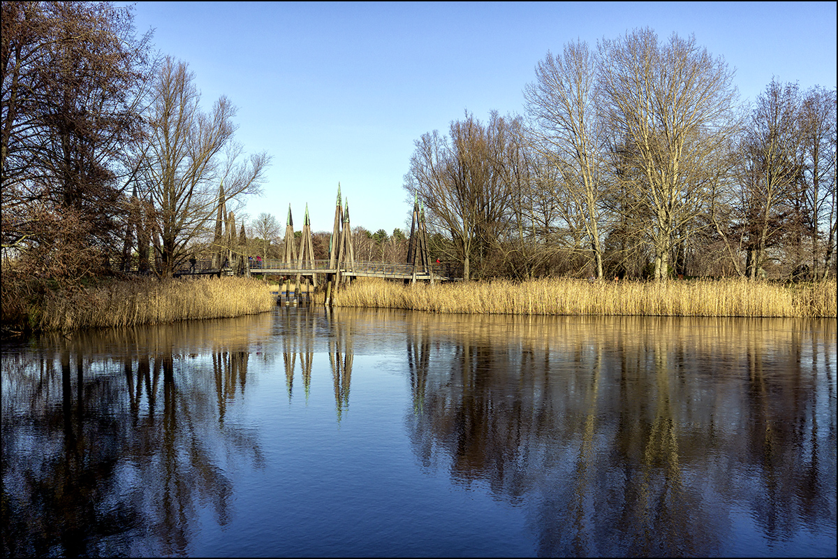 Blauer Himmel und Sonnenschein