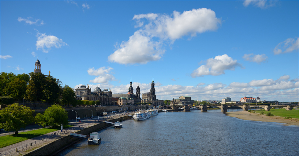 Blauer Himmel und Sonnenschein