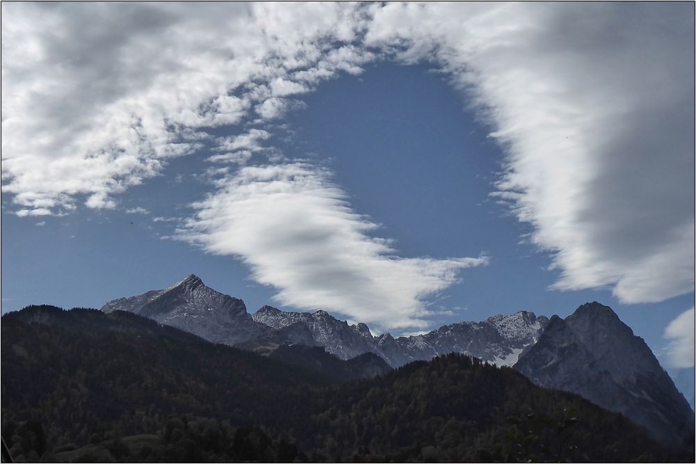 Blauer Himmel und Wolken ...