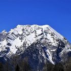 Blauer Himmel, weiße Berge