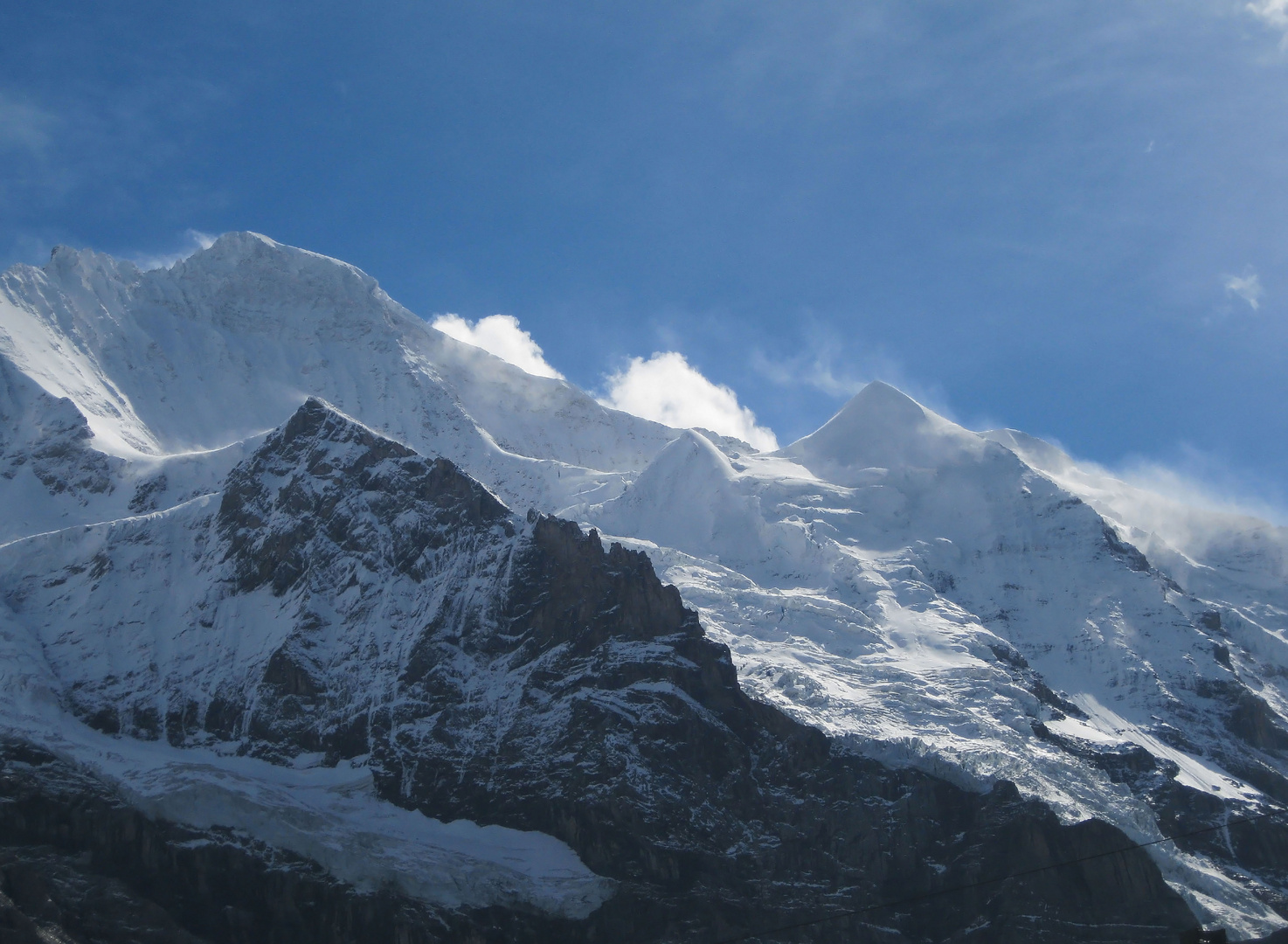 Blauer Himmel,weiße Berge