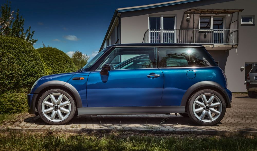 blauer Mini Cooper