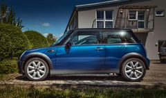 blauer Mini Cooper