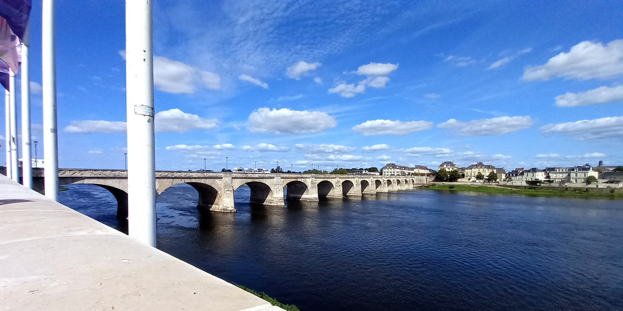 Blauer Montag an der Loire