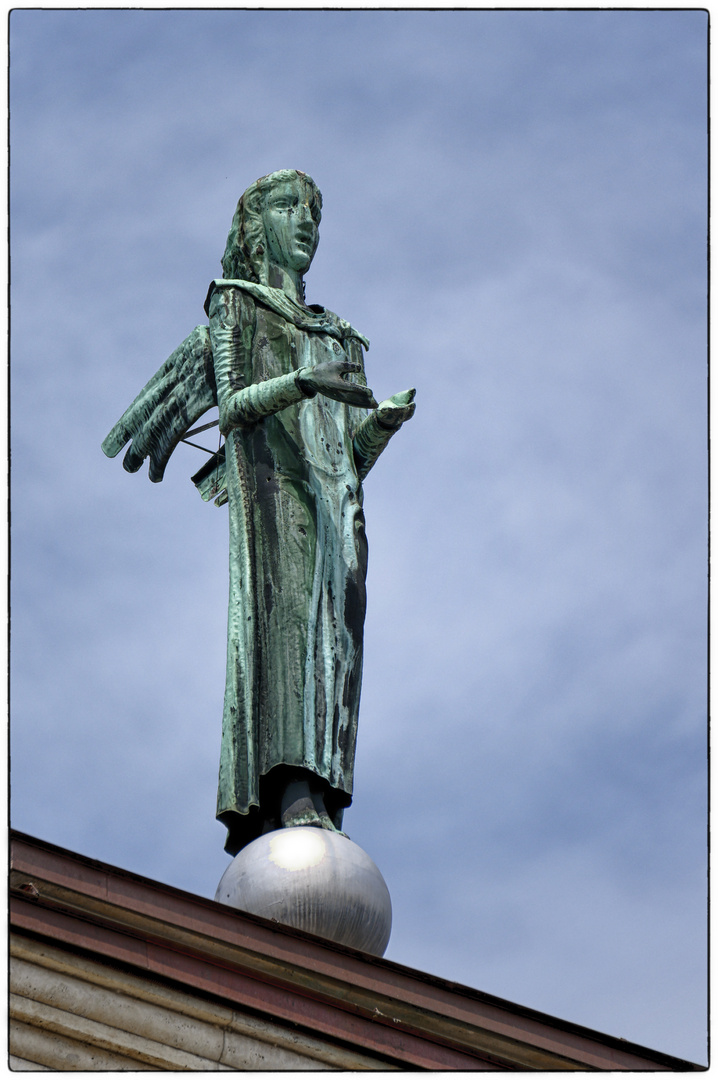 blauer Montag - Dachengel in Passau