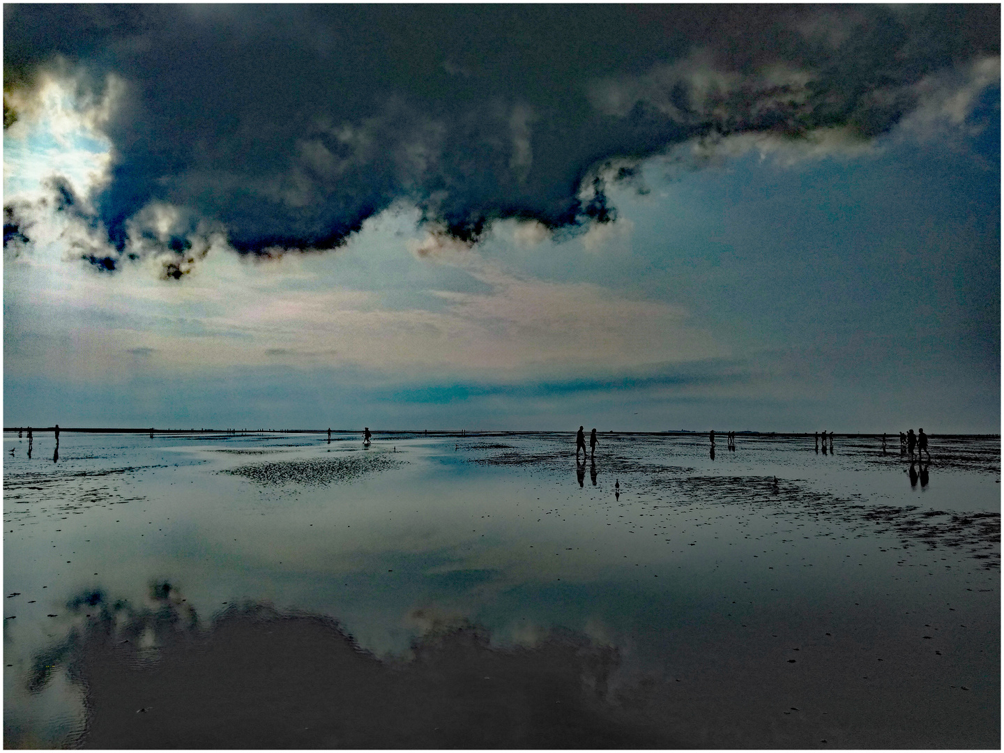 Blauer Montag im Wattenmeer in Sahlenburg (Cuxhaven).....