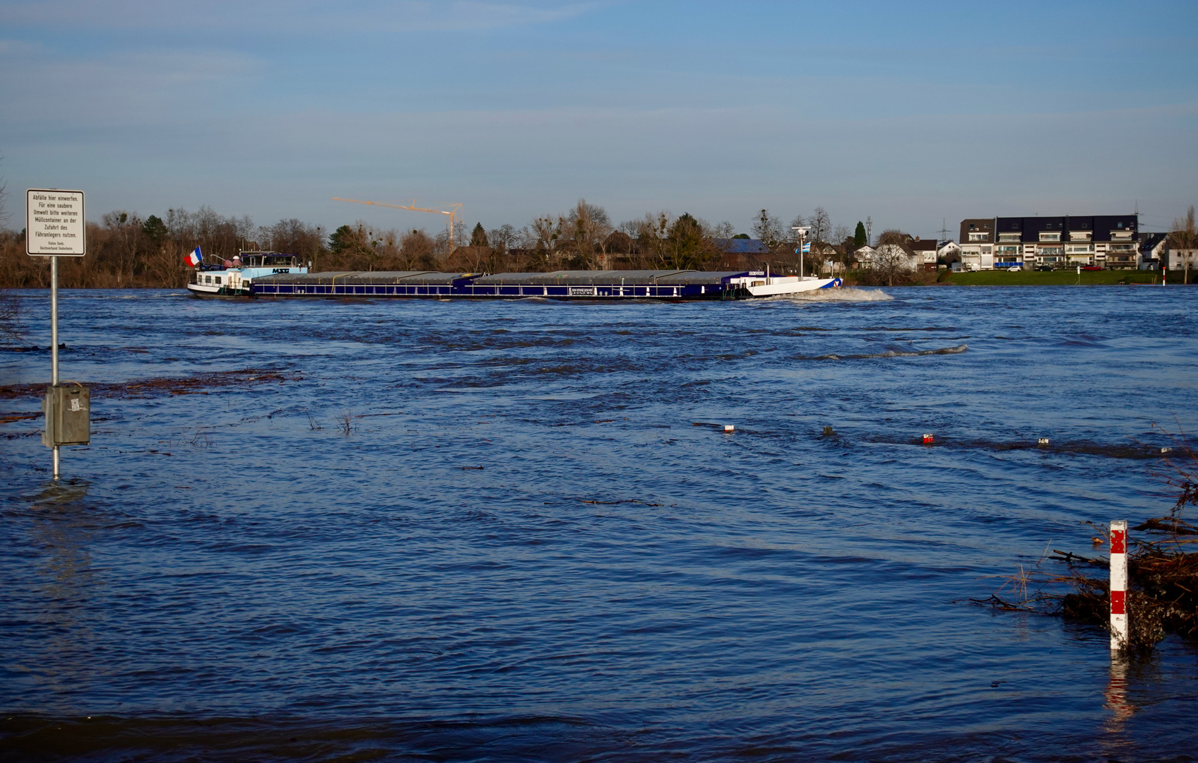 Blauer Montag. Rhein Hochwasser