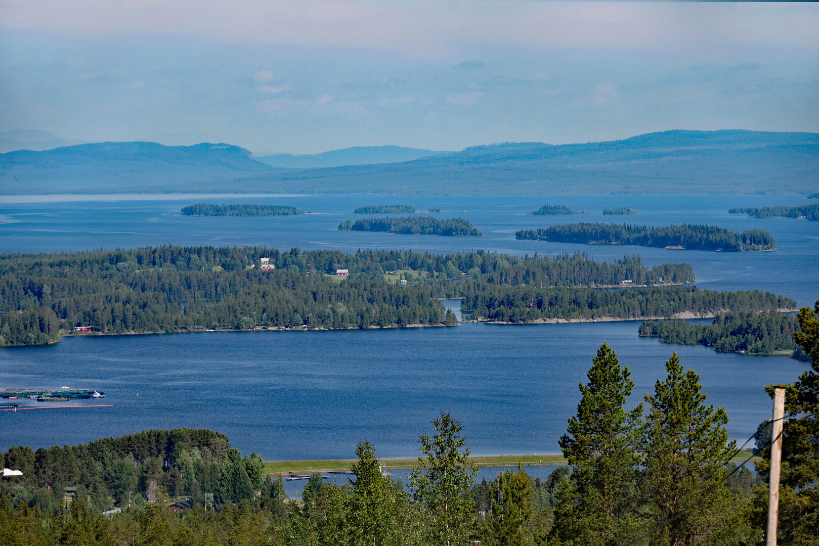 blauer Montag: See Storuman in Lappland (SE)