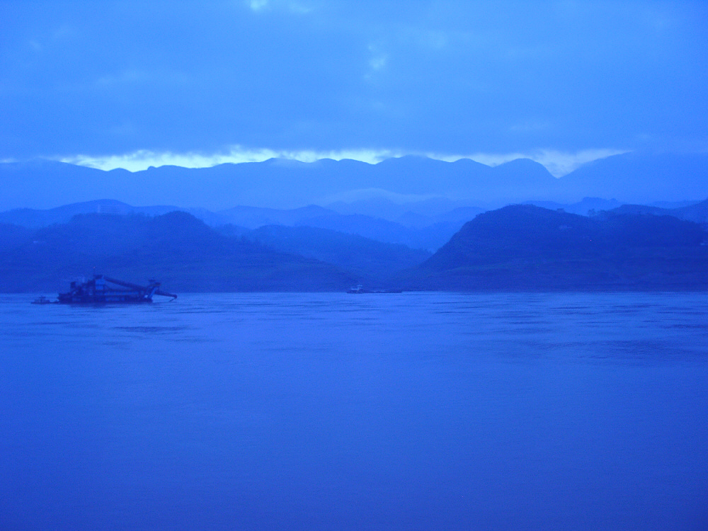 Blauer Morgen über dem Yangtse, China