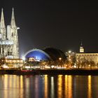 Blauer Müllsack und Dom