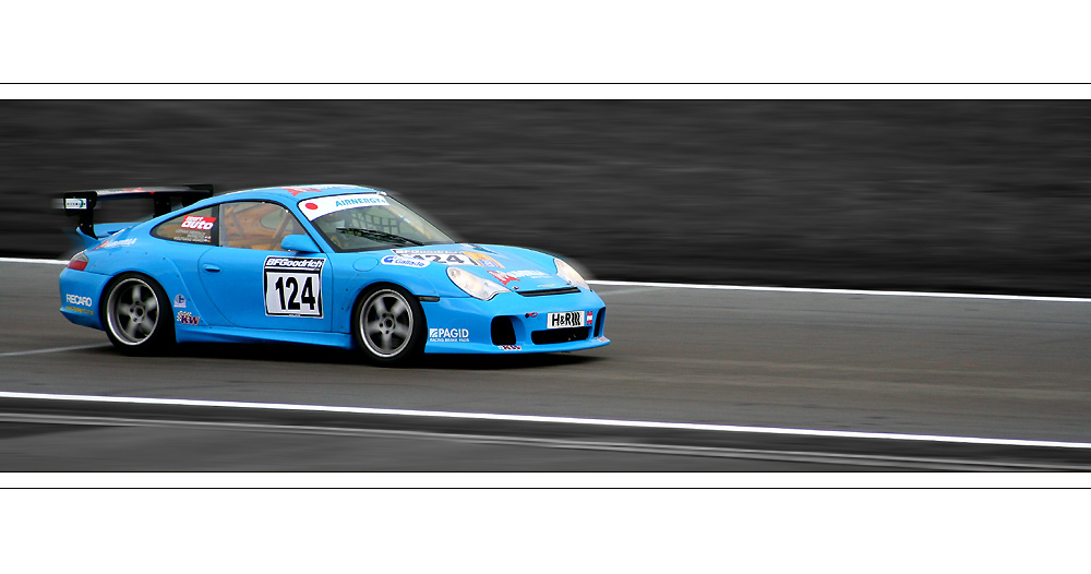 Blauer Porsche RGT