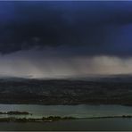 Blauer Regenschauer über dem Oberland