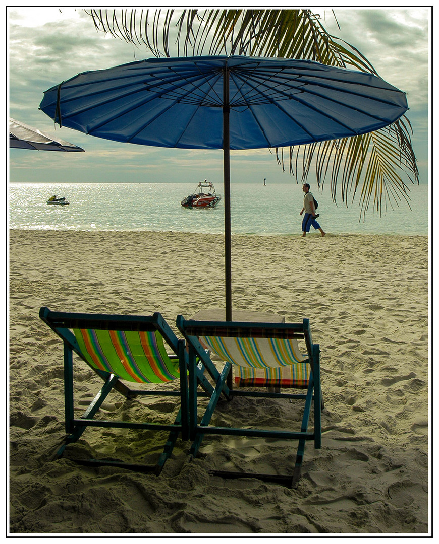 blauer Sonnenschirm Foto & Bild | asia, landschaft, meer & strand