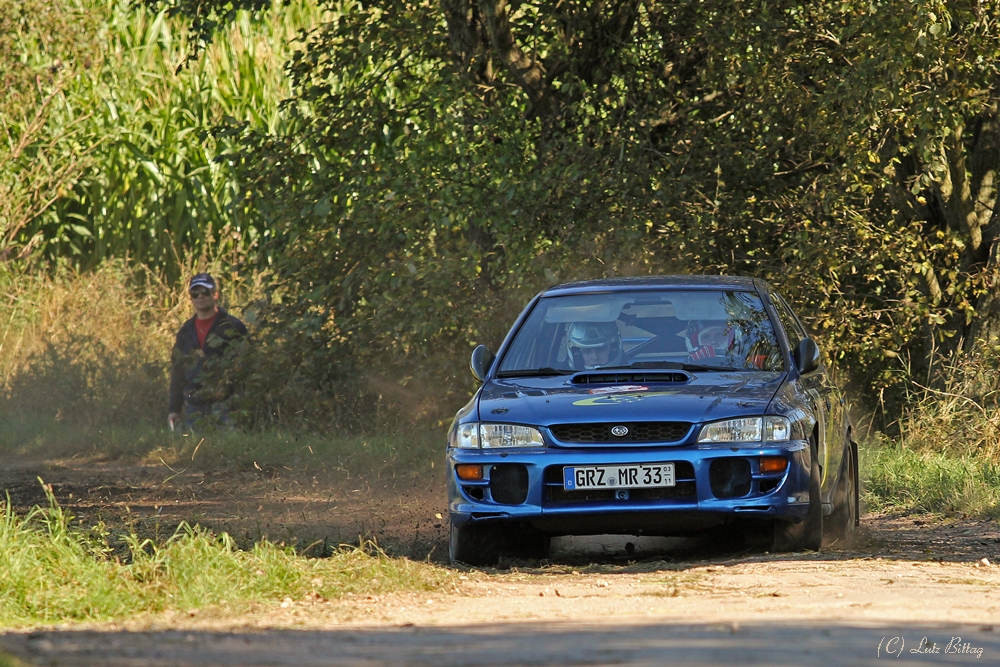 Blauer Subaru