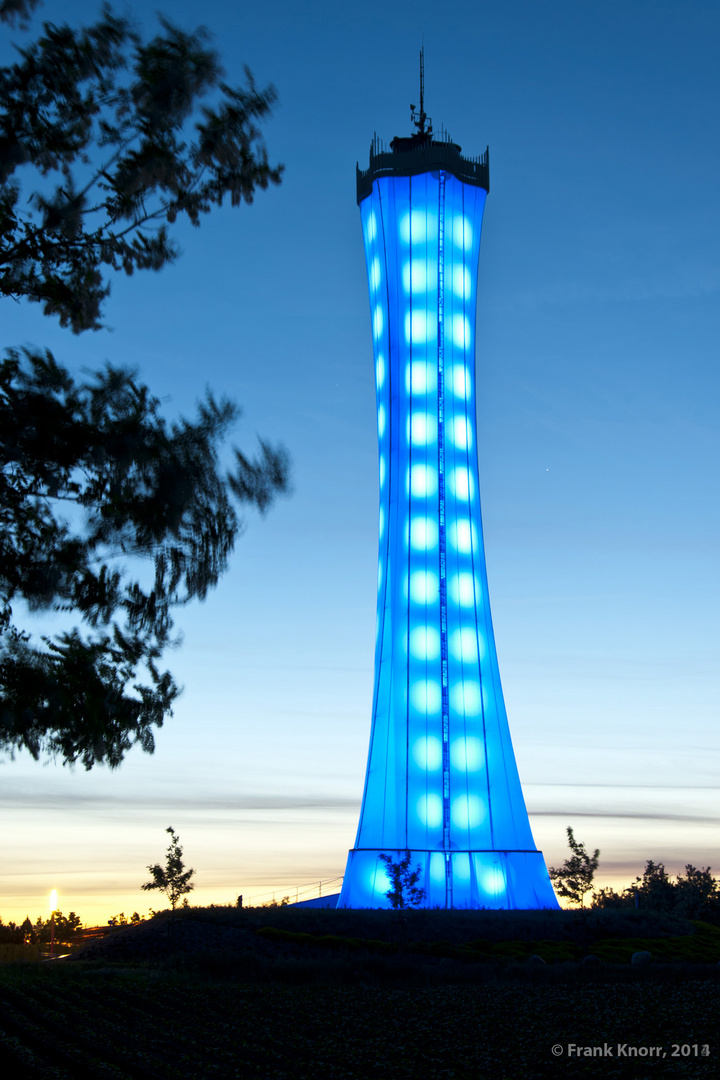 Blauer Turm zur blauen Stunde